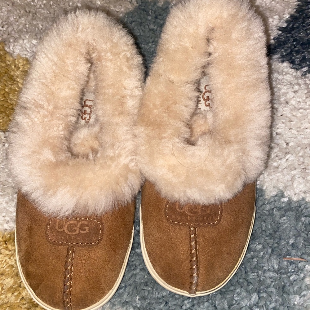 Kids UGG moccasins